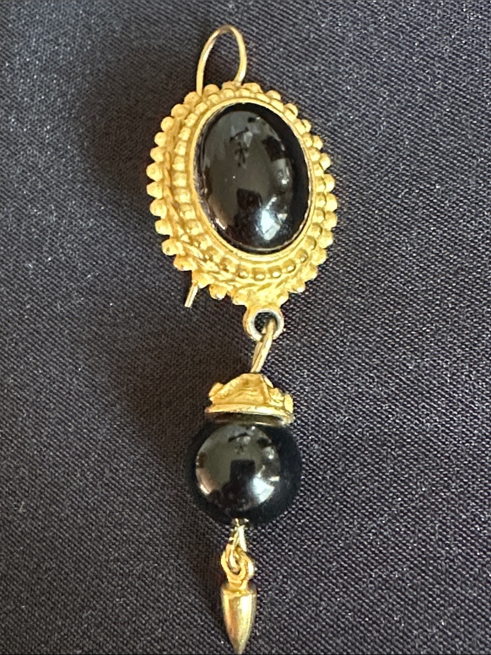 Goldtone & black acrylic bead EUC earrings. Etruscan style w/ movement - Picture 3 of 4